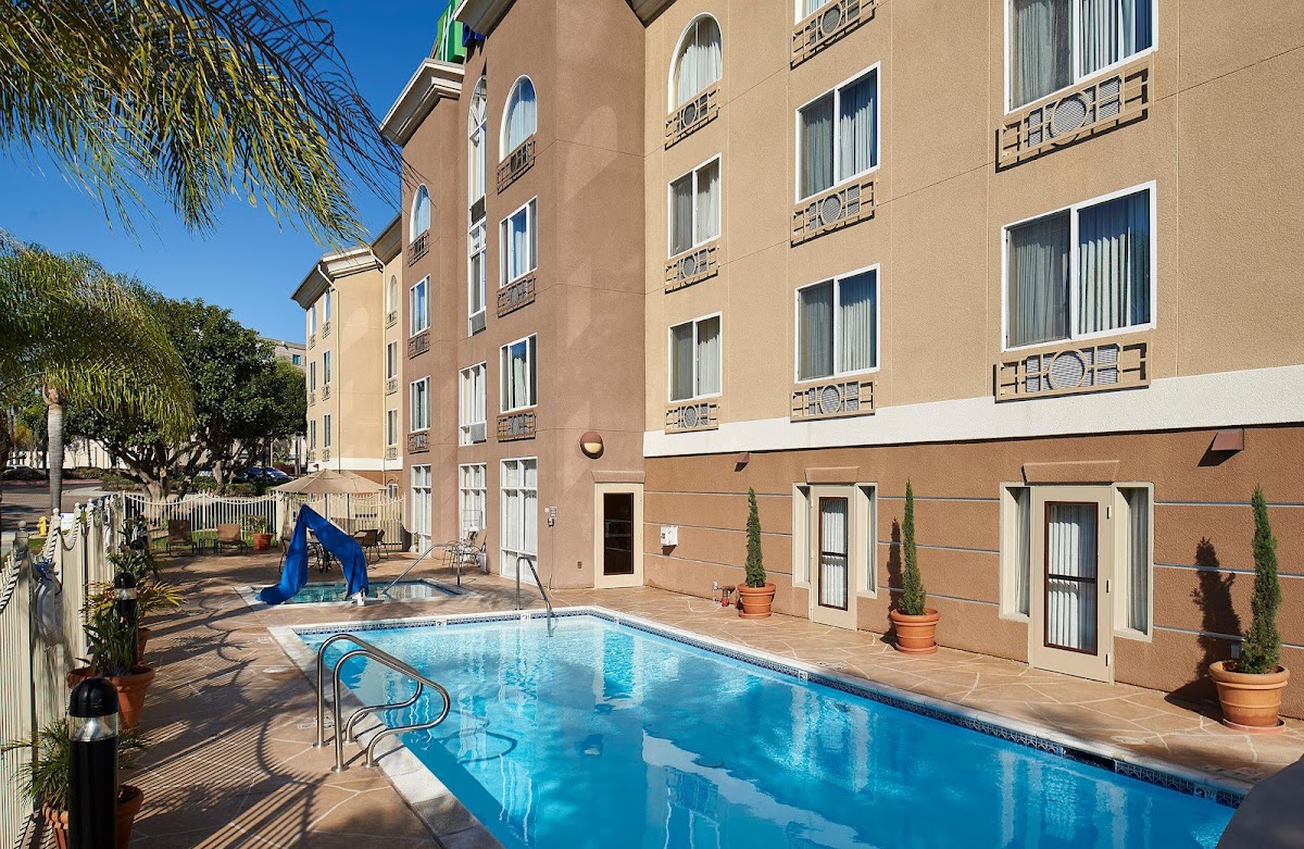 Holiday Inn Express & Suites San Diego-Sorrento Valley by IHG