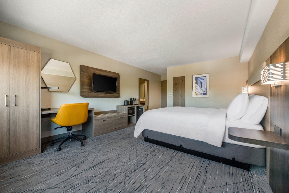 Holiday Inn Express & Suites San Diego-Sorrento Valley by IHG photo 2
