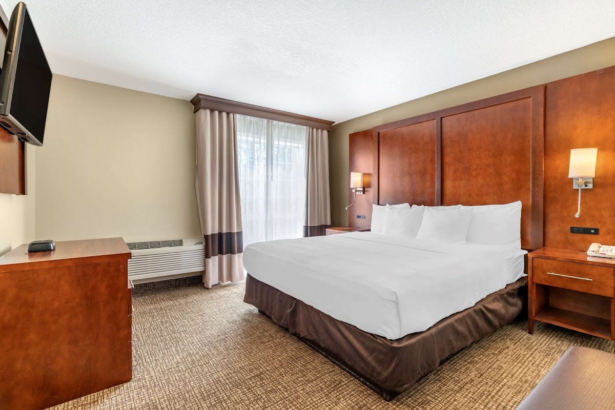 Comfort Suites Red Bluff near I-5 photo 2