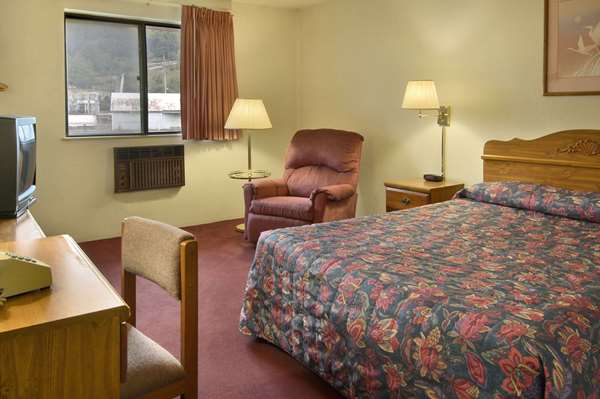 Super 8 by Wyndham Butler photo 2