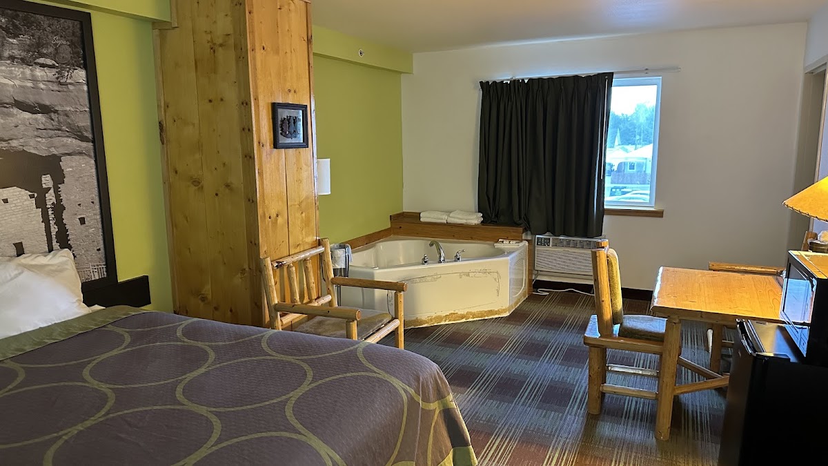 Super 8 by Wyndham Powell photo 2