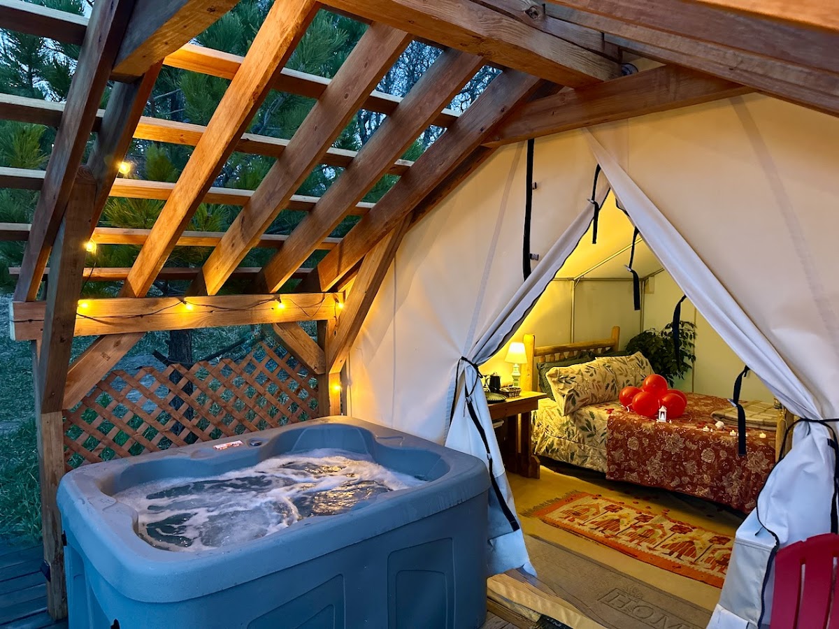 Monument Glamping photo 2