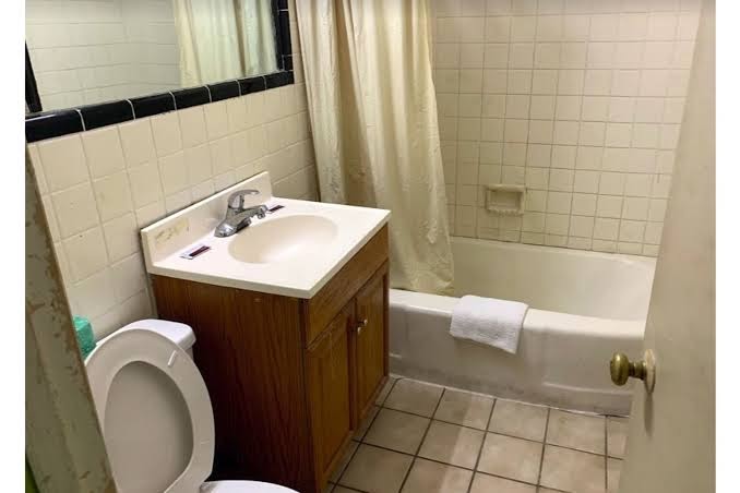 OYO Hotel Greensboro NC Northeast photo 3