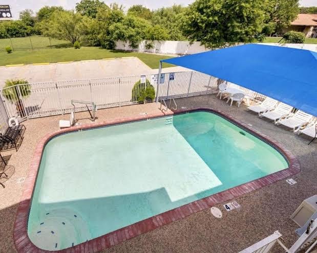 Econo Lodge Inn & Suites Downtown San Antonio photo 3