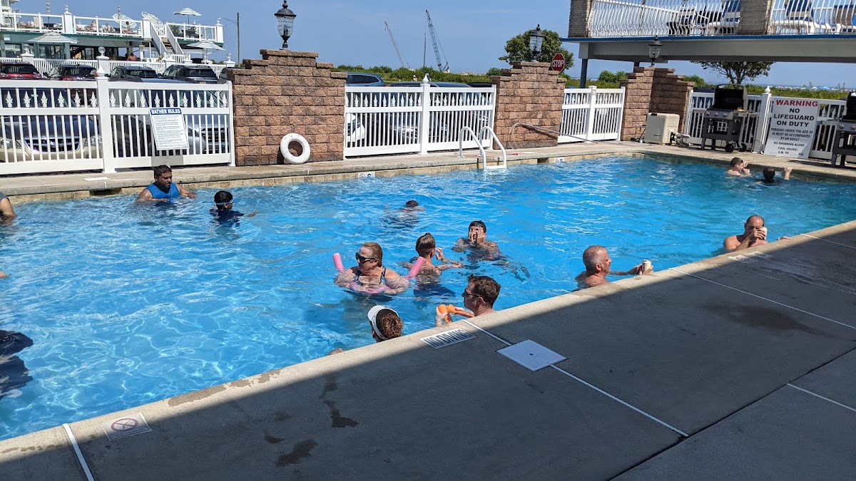 Gondolier Oceanfront Motel photo 3