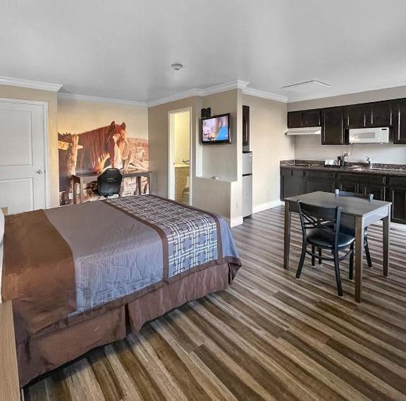 Rodeo lodge photo 2