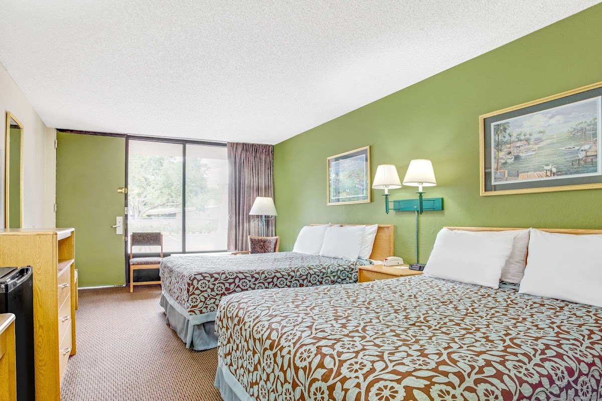 Days Inn by Wyndham Bradenton - Near the Gulf photo 2