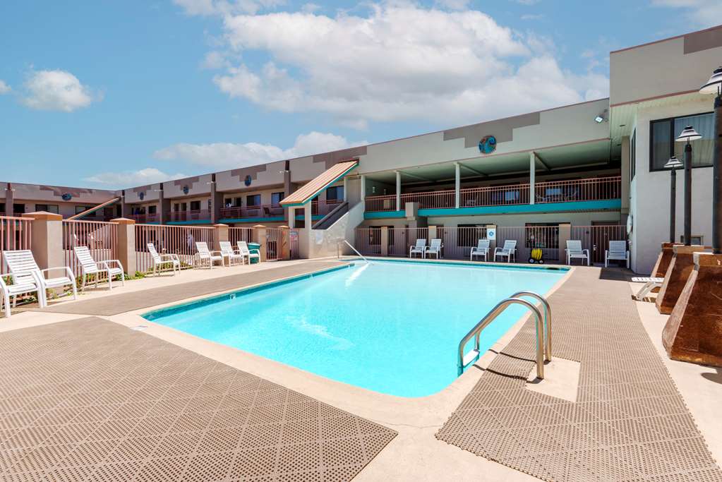 Turquoise Inn & Suites