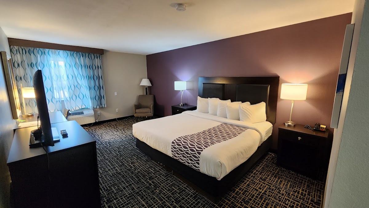 La Quinta Inn & Suites by Wyndham Blue Springs photo 2