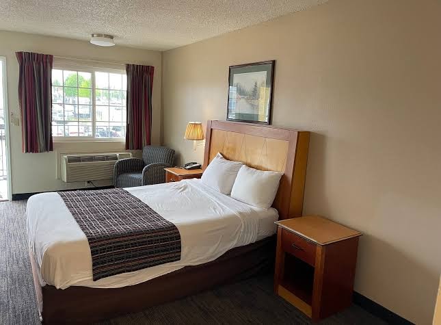 Skyway Inn & Airport Parking photo 2