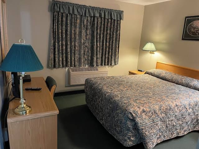 4 Pines Motel photo 2