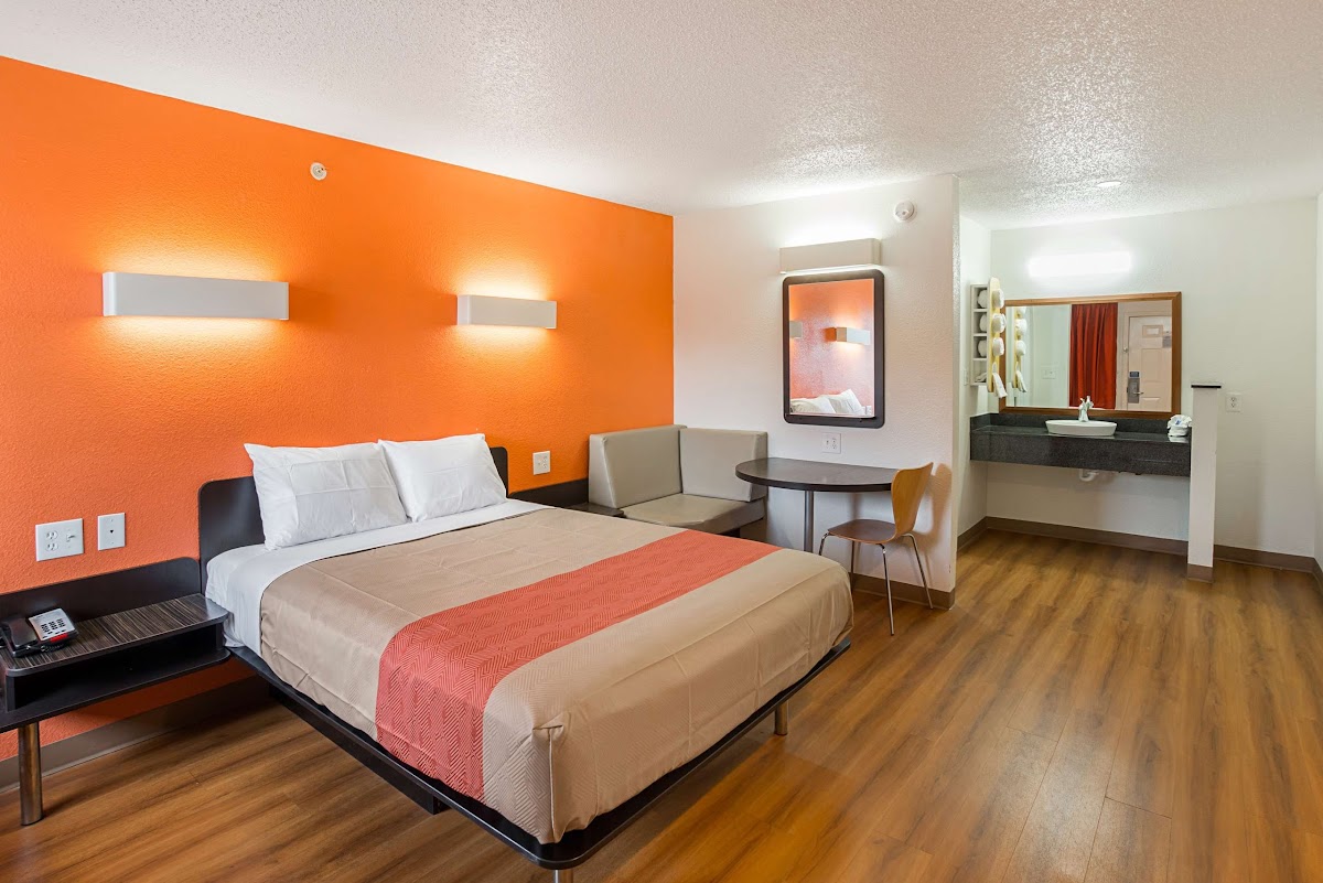 Motel 6 Grand Prairie, TX - Near Six Flags Drive photo 2
