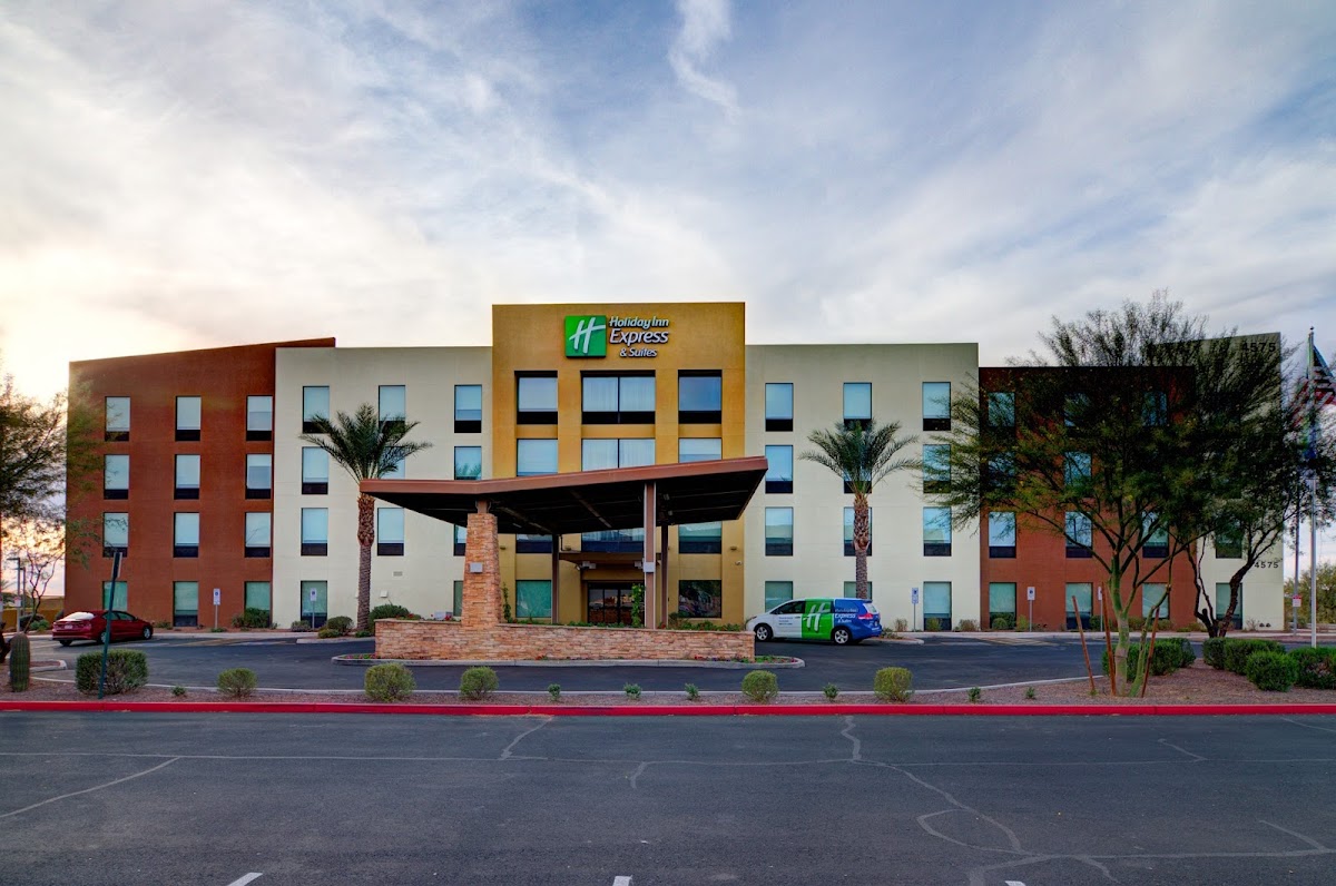 Holiday Inn Express & Suites Phoenix North - Scottsdale by IHG