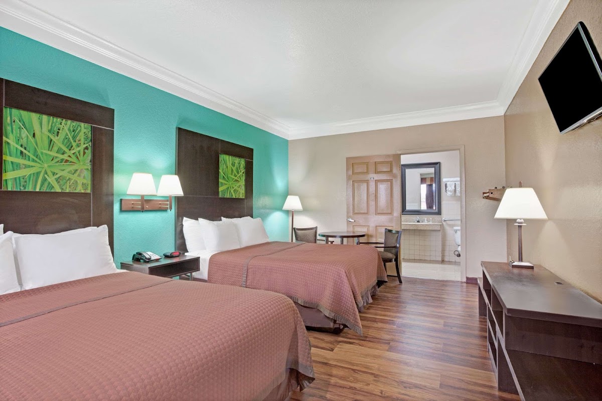 Super 8 by Wyndham Galveston photo 2