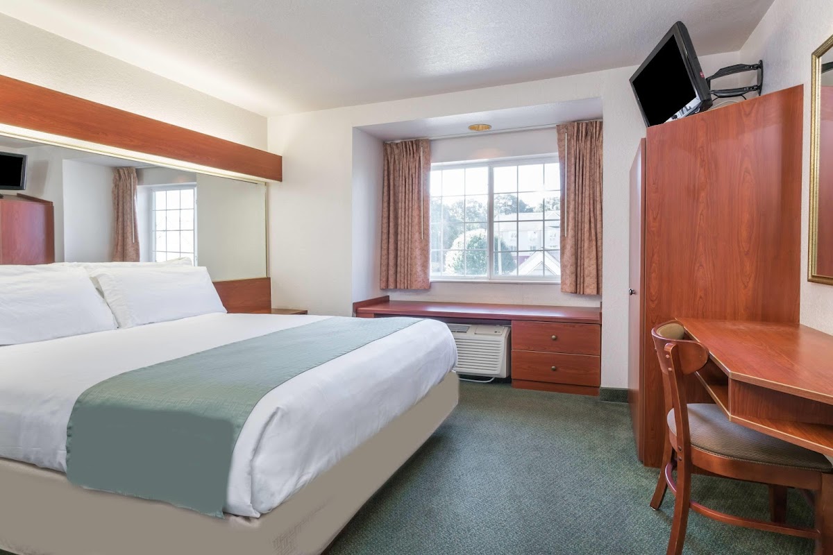 Microtel Inn & Suites by Wyndham Marianna photo 2