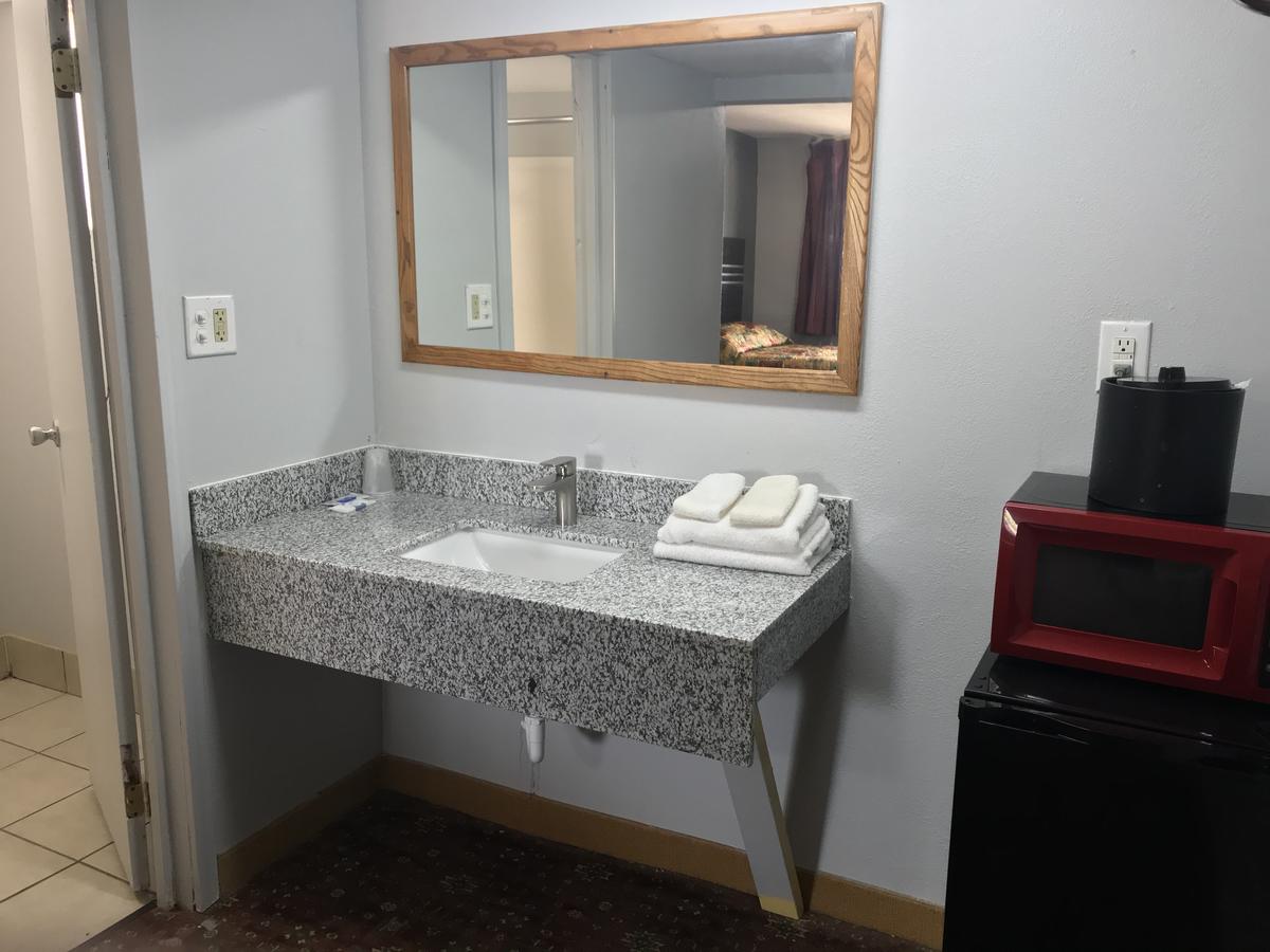 Guest Inn Yukon photo 3