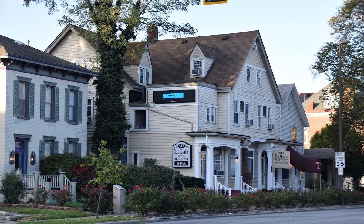LaSalle Downtown Inn