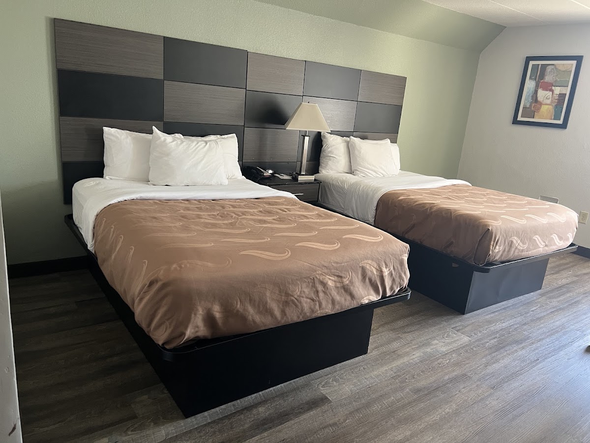 Quality Inn & Suites Cincinnati Uptown Norwood photo 2