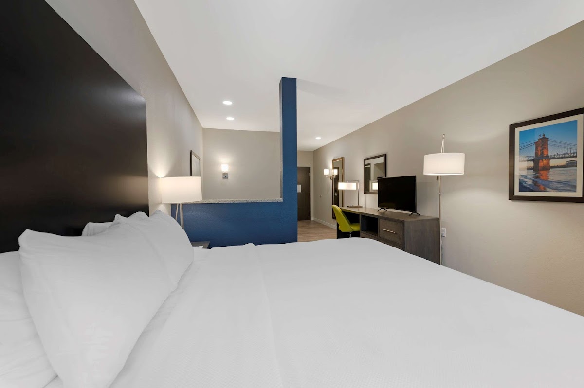 Comfort Suites Cincinnati University - Downtown photo 2