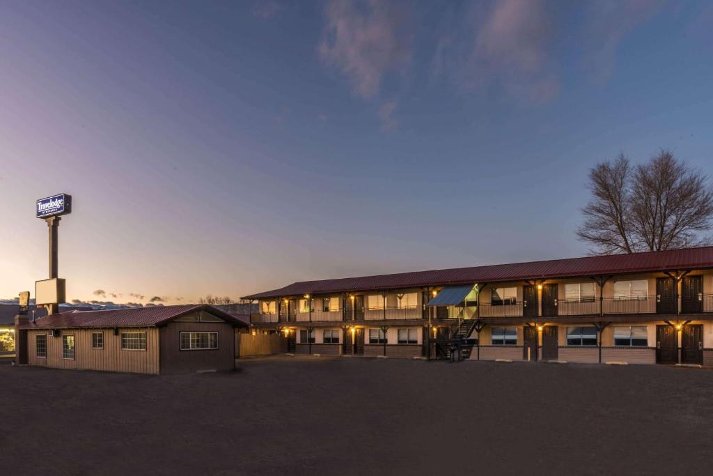 High Desert Inn photo 3