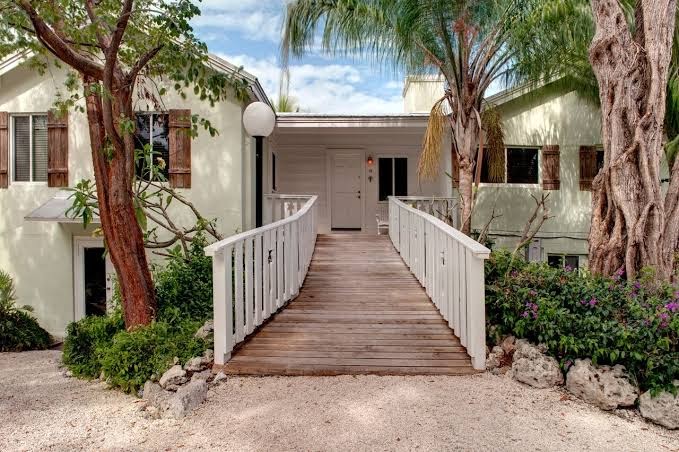 Coconut Palm Inn