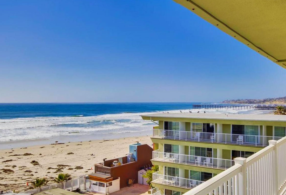 Surfer Beach Hotel
