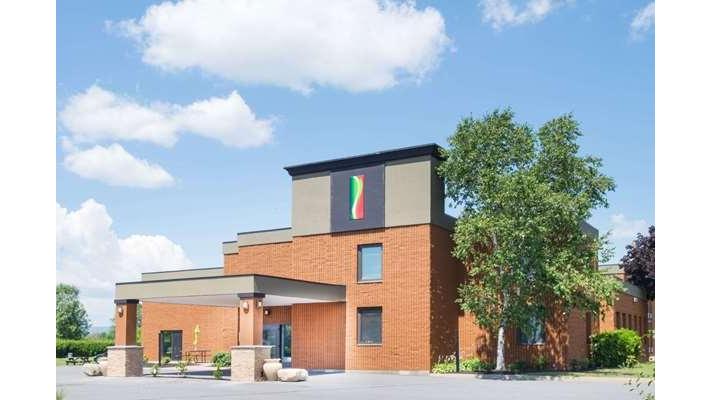 Super 8 by Wyndham Plattsburgh