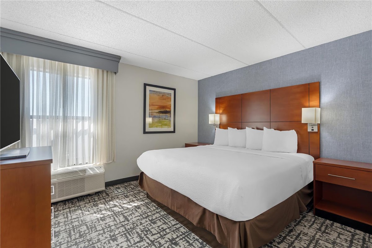 Best Western Plus Fresno Airport Hotel photo 2