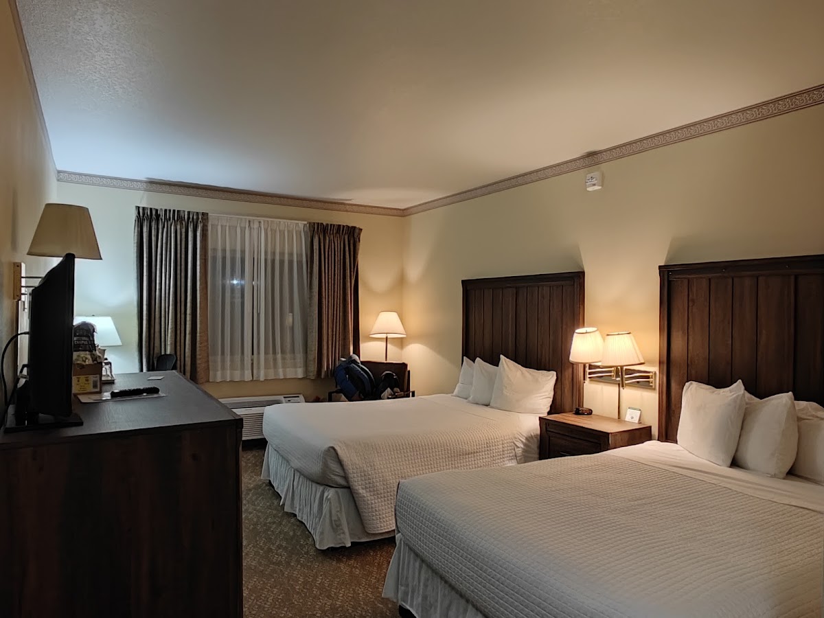 Yellowstone Lodge photo 2