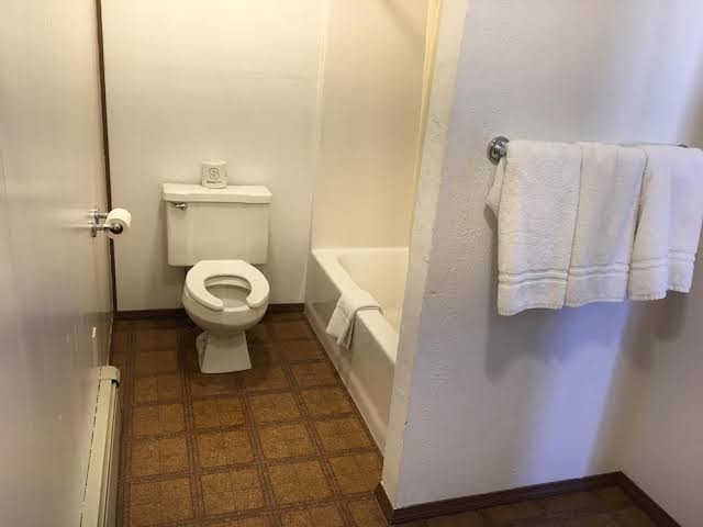 Coho Motel and Suites photo 3
