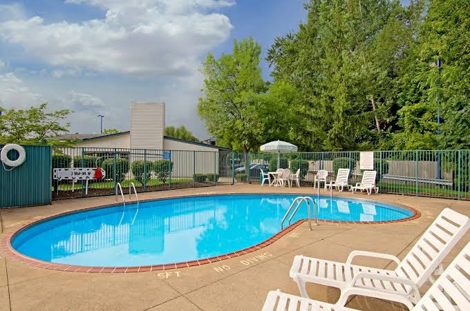 Americas Best Value Inn Mentor/Cleveland photo 2