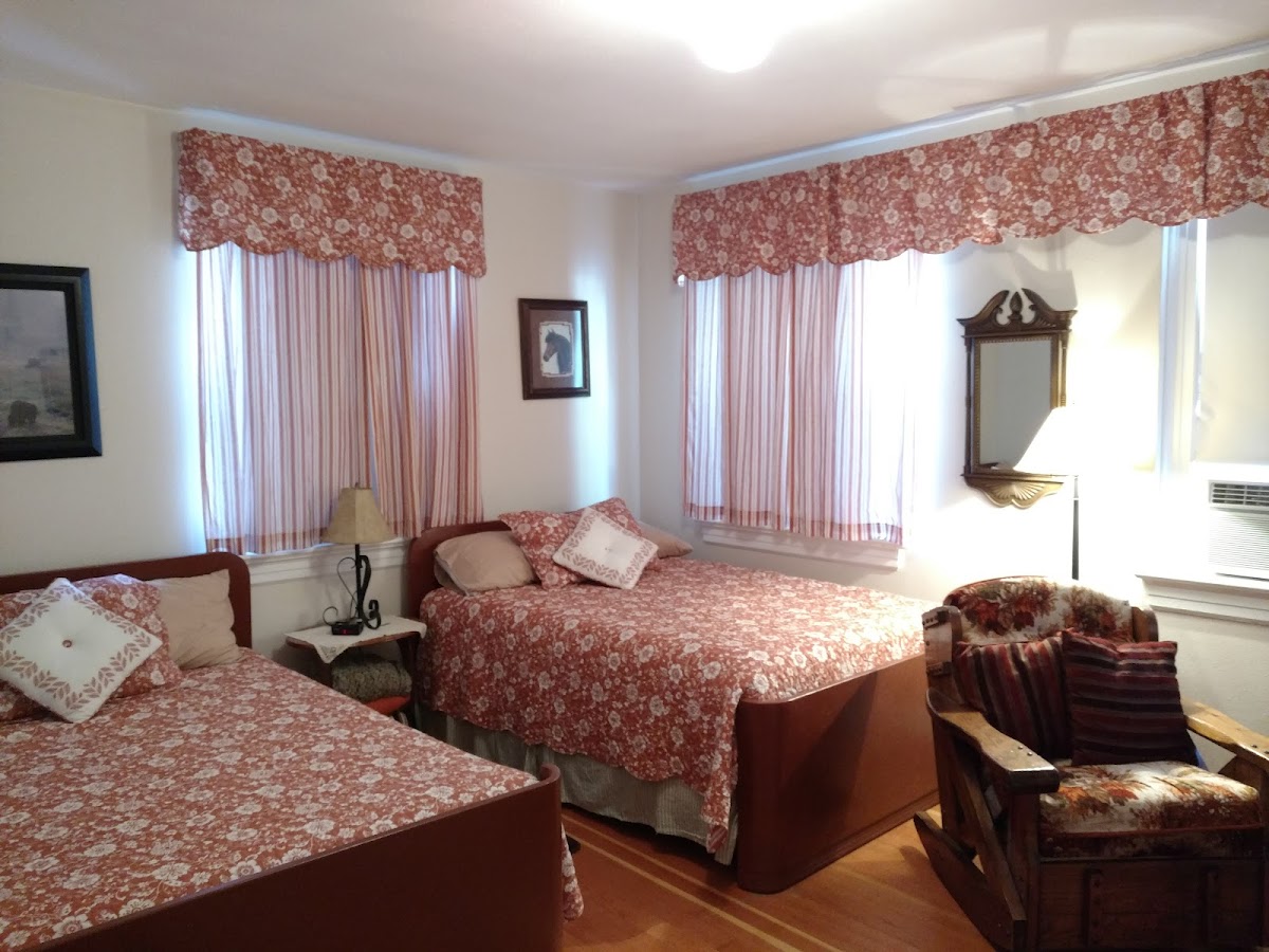 Rocky Mountain Red Brick Inn photo 2