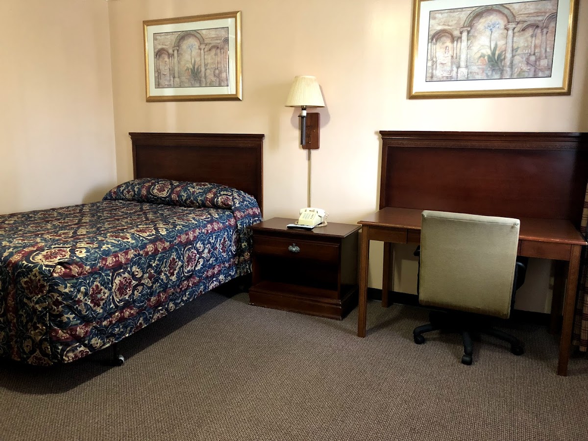 Colonnade Motel photo 3