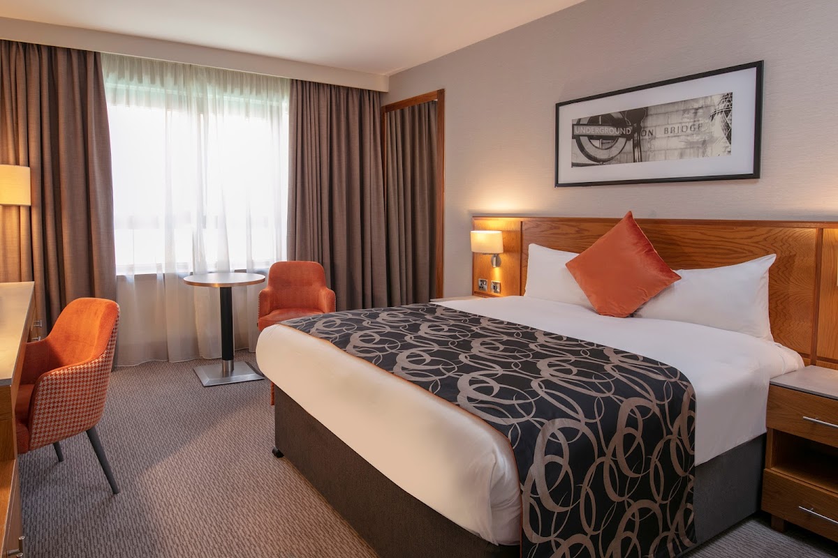 The Crown London Hotel photo 2