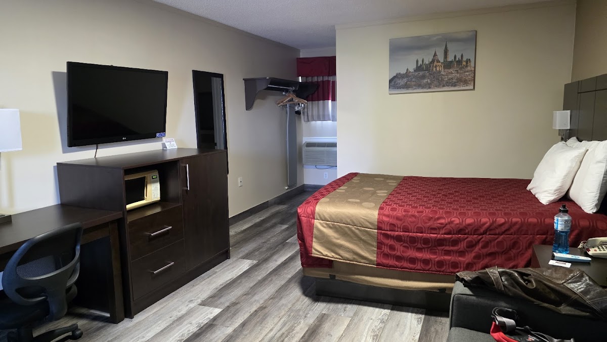 Colonial House Motor Inn photo 2