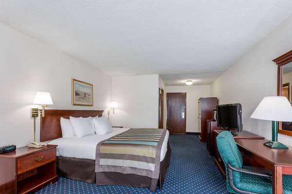 Baymont by Wyndham Greensboro/Coliseum photo 2