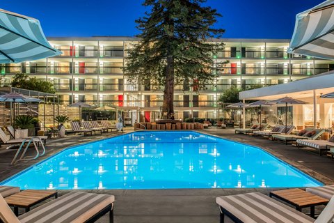 Hotel Paradox, Autograph Collection