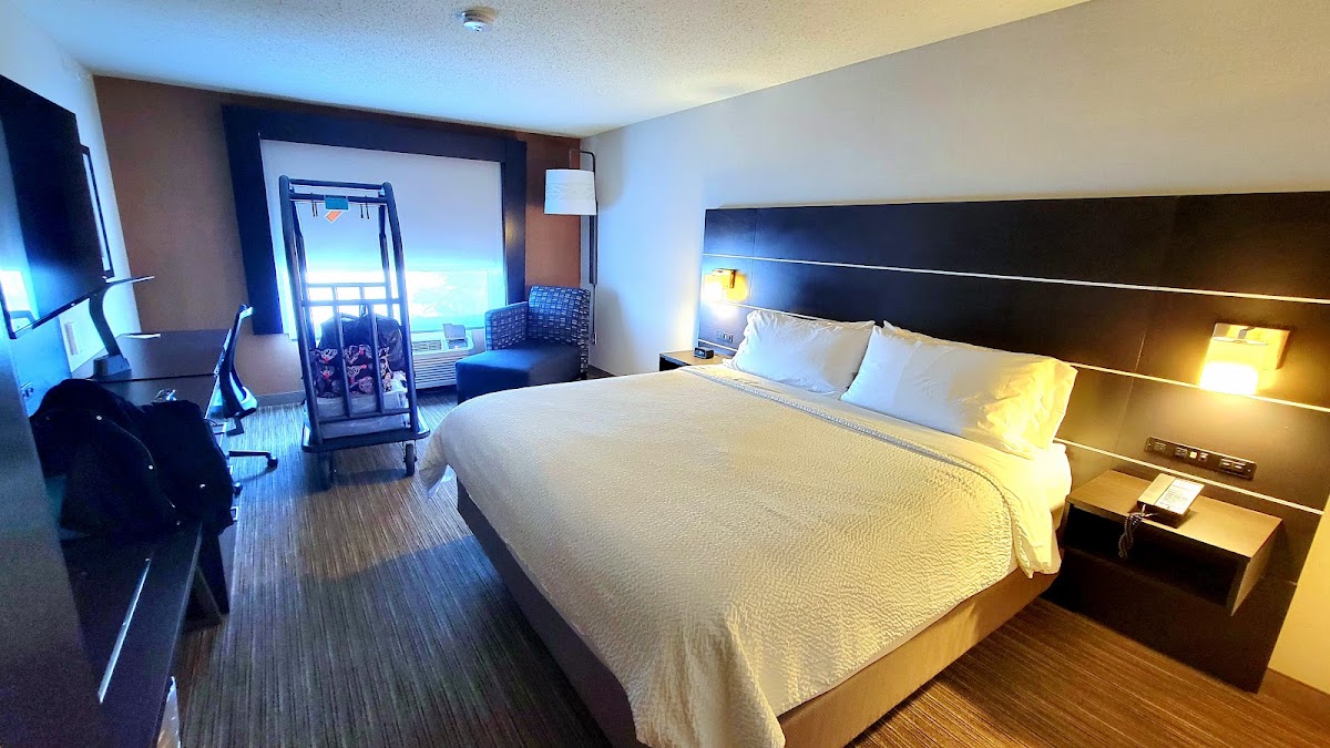 Holiday Inn Express & Suites Grand Forks by IHG photo 2