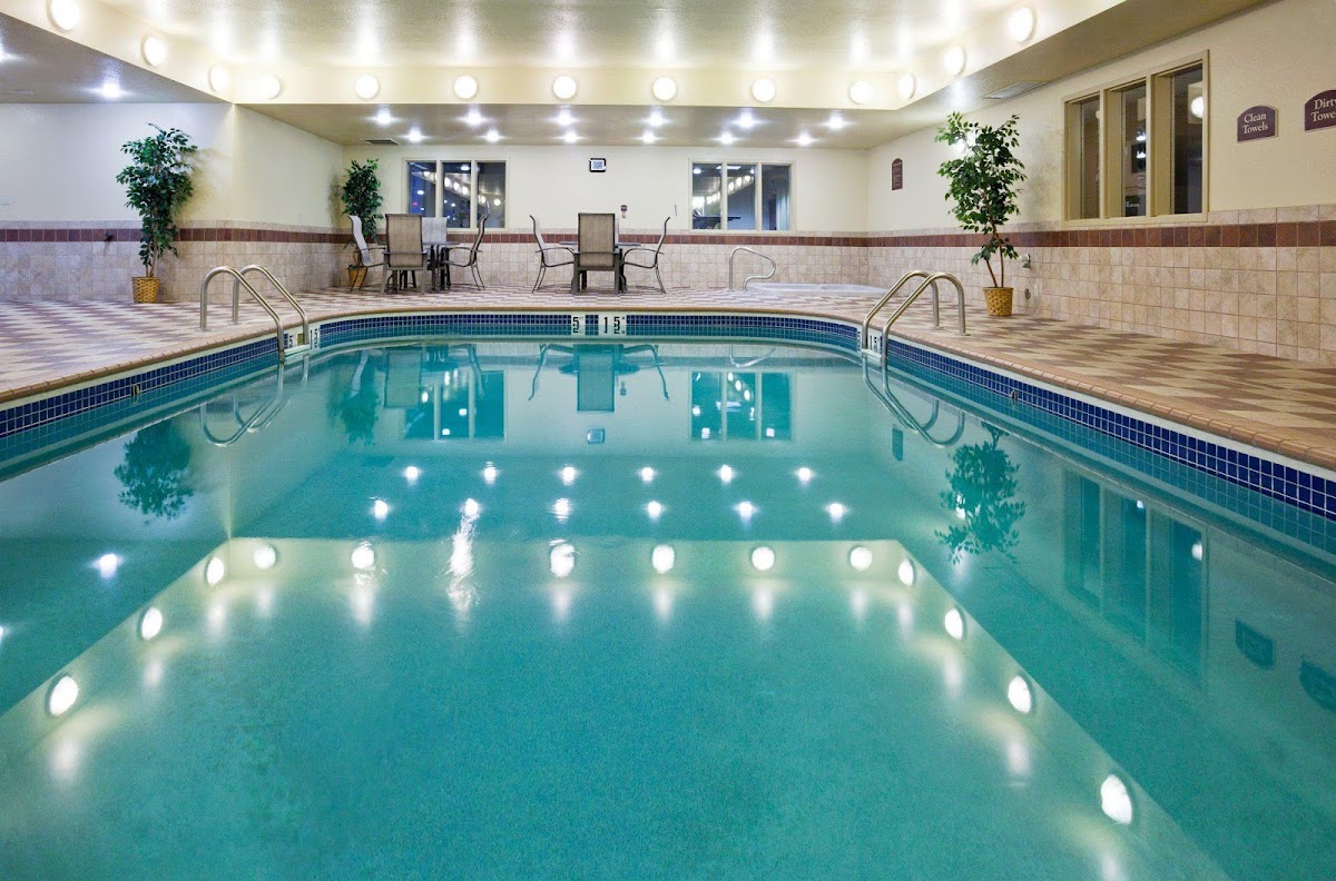 Holiday Inn Express & Suites Grand Forks by IHG photo 3
