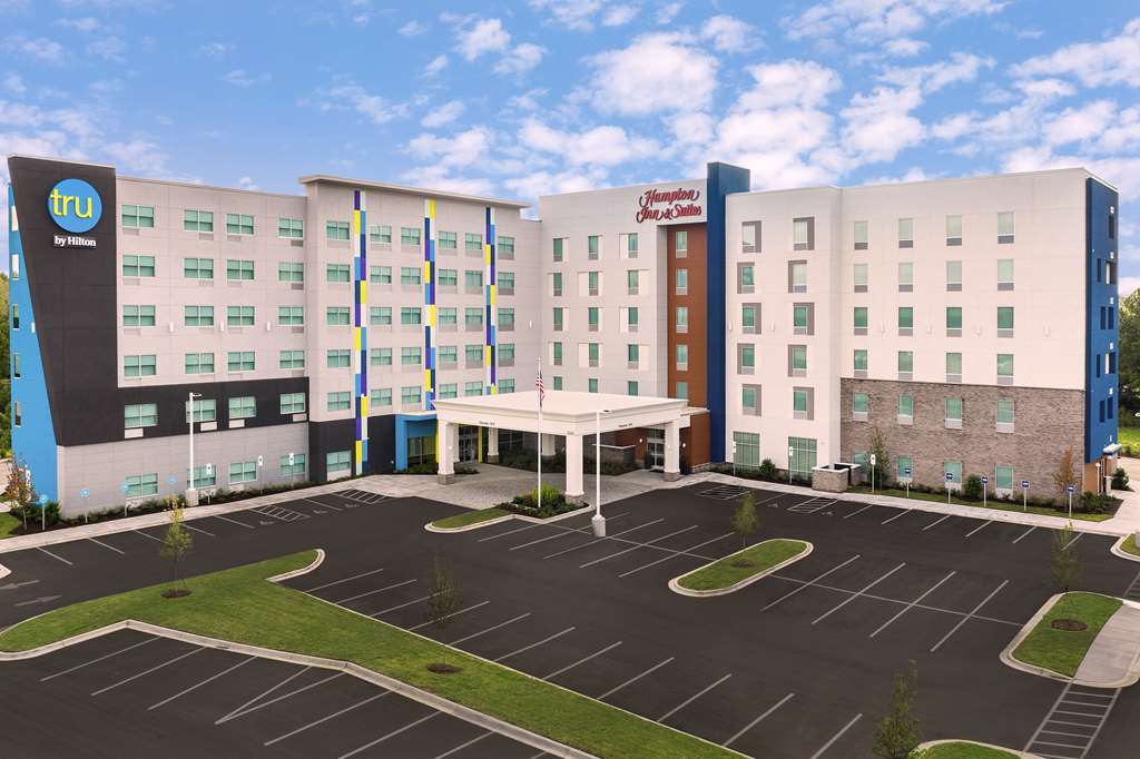 Tru by Hilton Charlotte Airport Lake Pointe