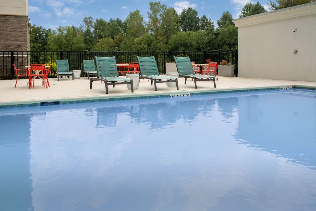 Tru by Hilton Charlotte Airport Lake Pointe photo 3