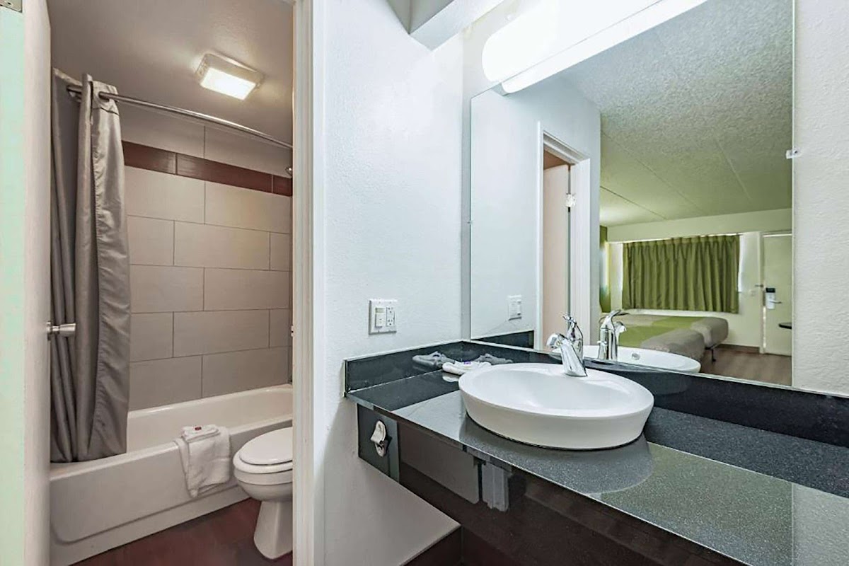 Days Inn by Wyndham Cincinnati I-71 photo 3