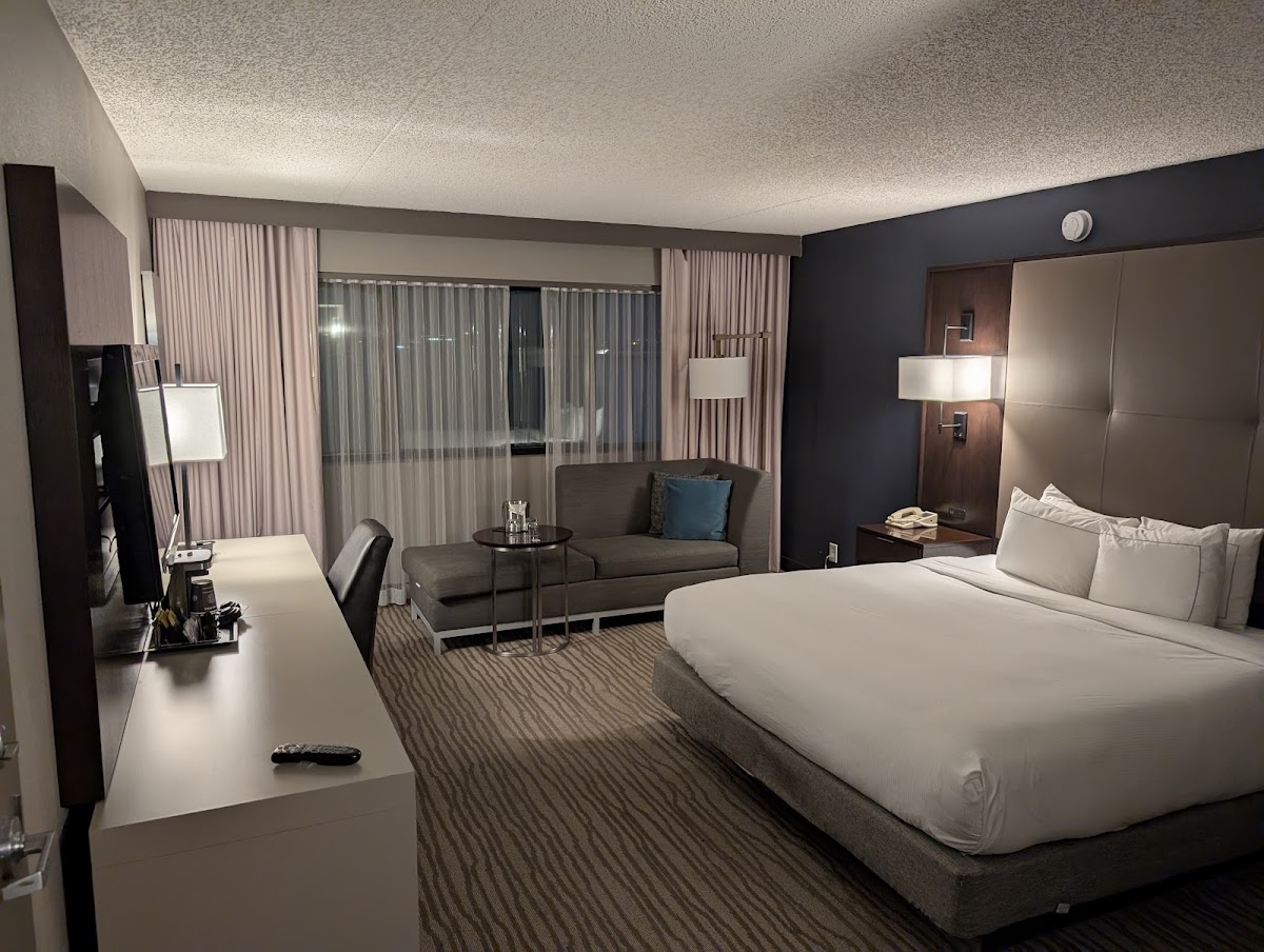 DoubleTree by Hilton Hotel Newark Airport photo 2