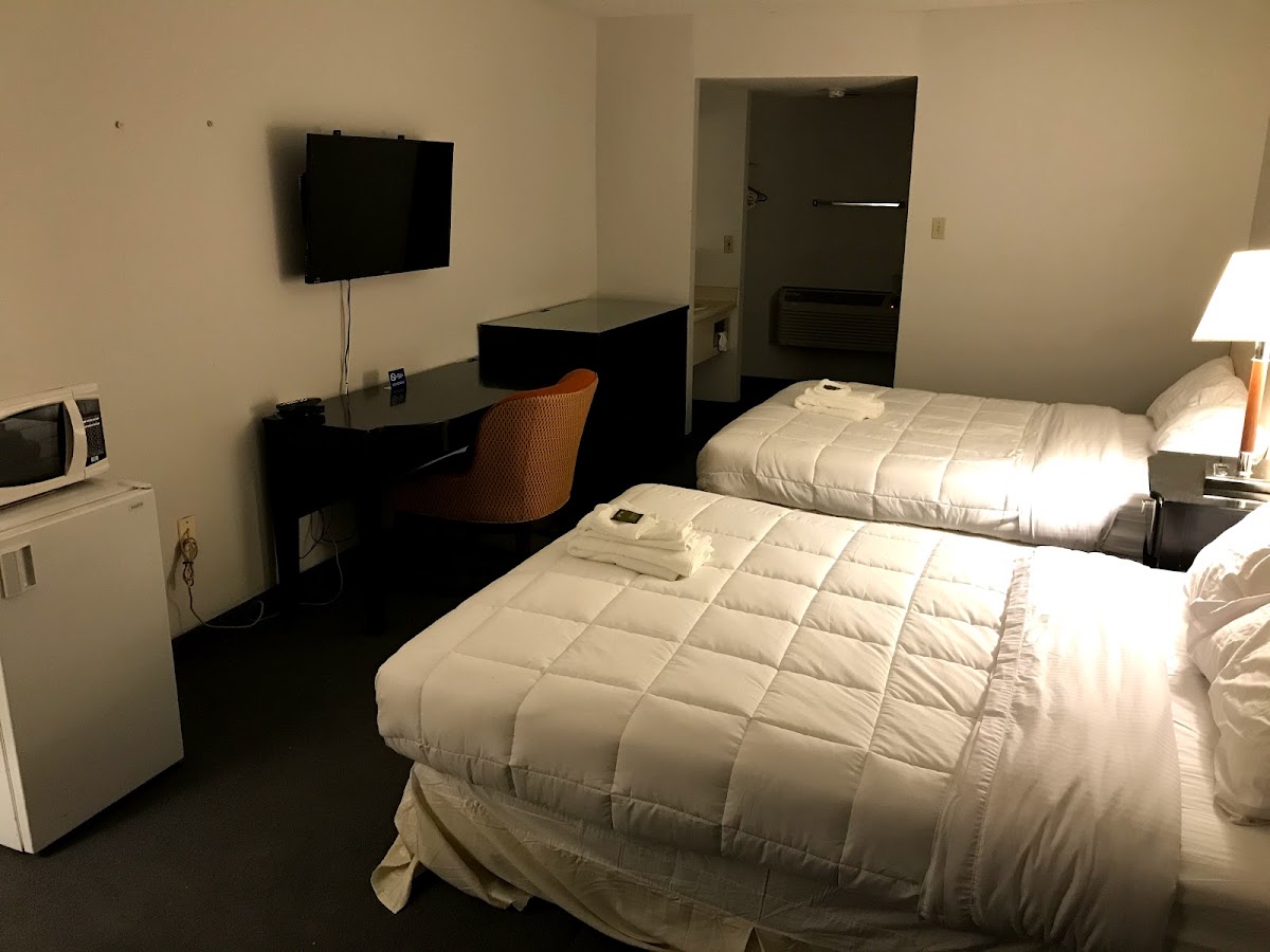Strathroy Motor Inn photo 2