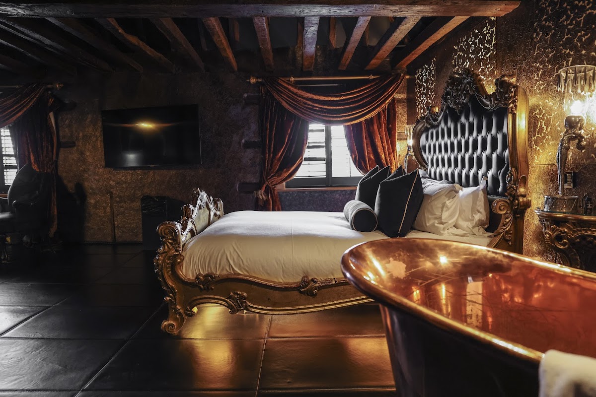 Crazy Bear Hotel Beaconsfield photo 2