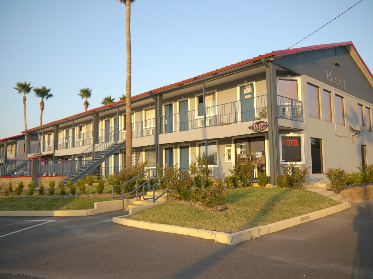 Deluxe Inn - Airport