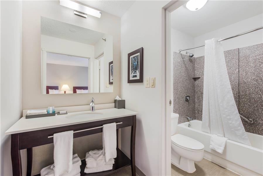 The Blu Hotel, Blue Ash - Cincinnati photo 3