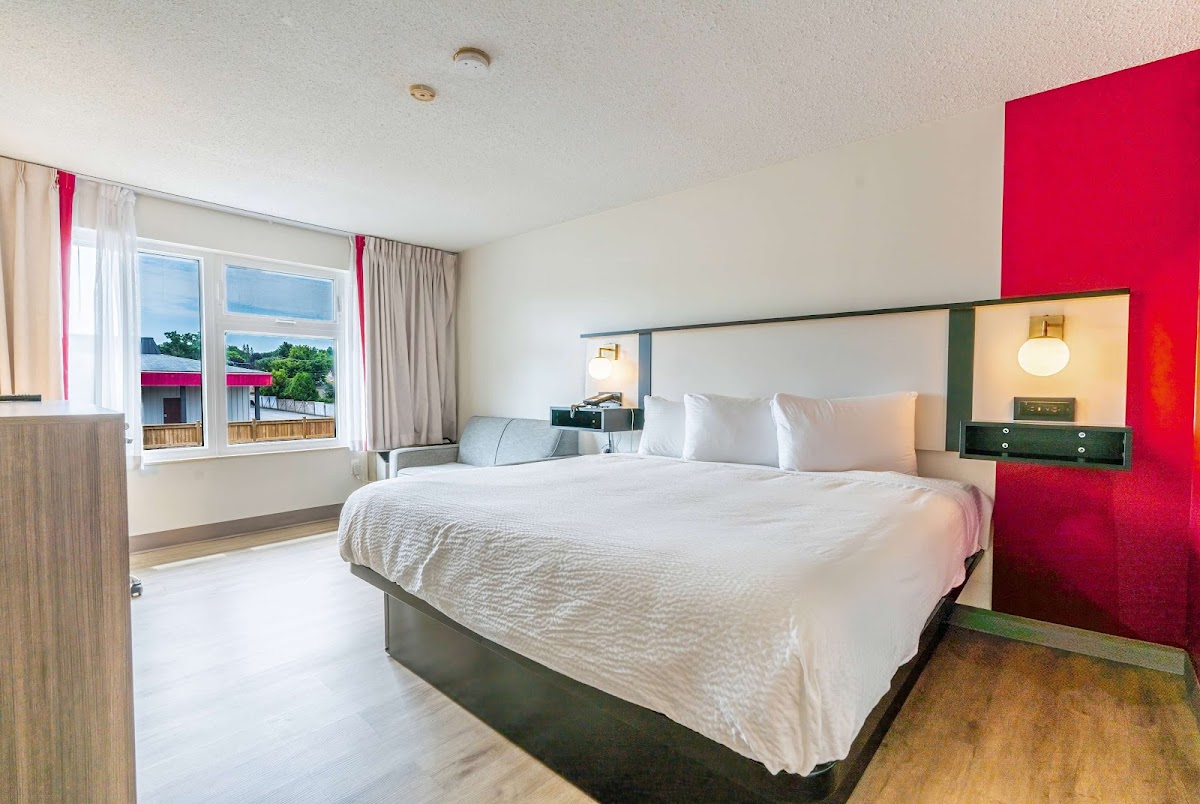 Ramada by Wyndham Kingston photo 2