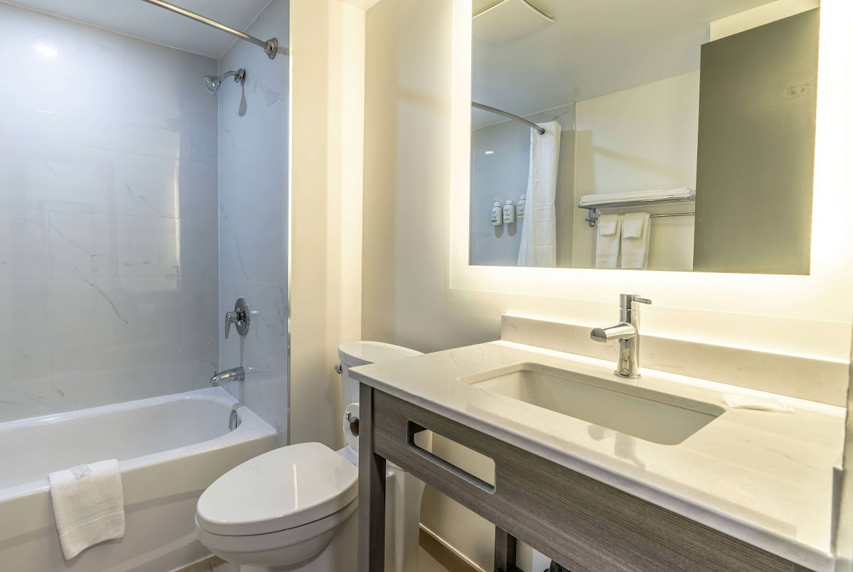 Ramada by Wyndham Kingston photo 3