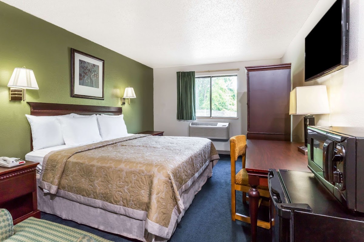 Super 8 by Wyndham Hampton photo 2